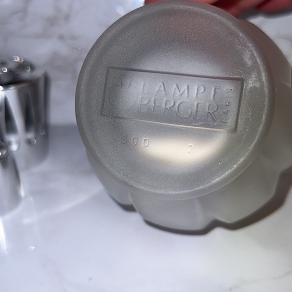 Lamps Berger Diffuser, beautiful design with a frosted looking glass container - Picture 4 of 9